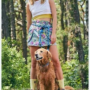 FREE PEOPLE SzM FP MOVEMENT OFF THE GRID FLORAL SHORTS OVERCAST COMBO
Size small